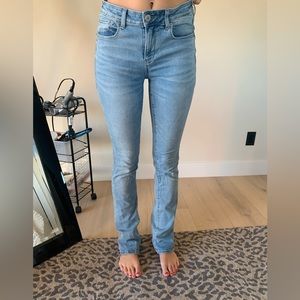 Light wash AEO jeans for tall girls